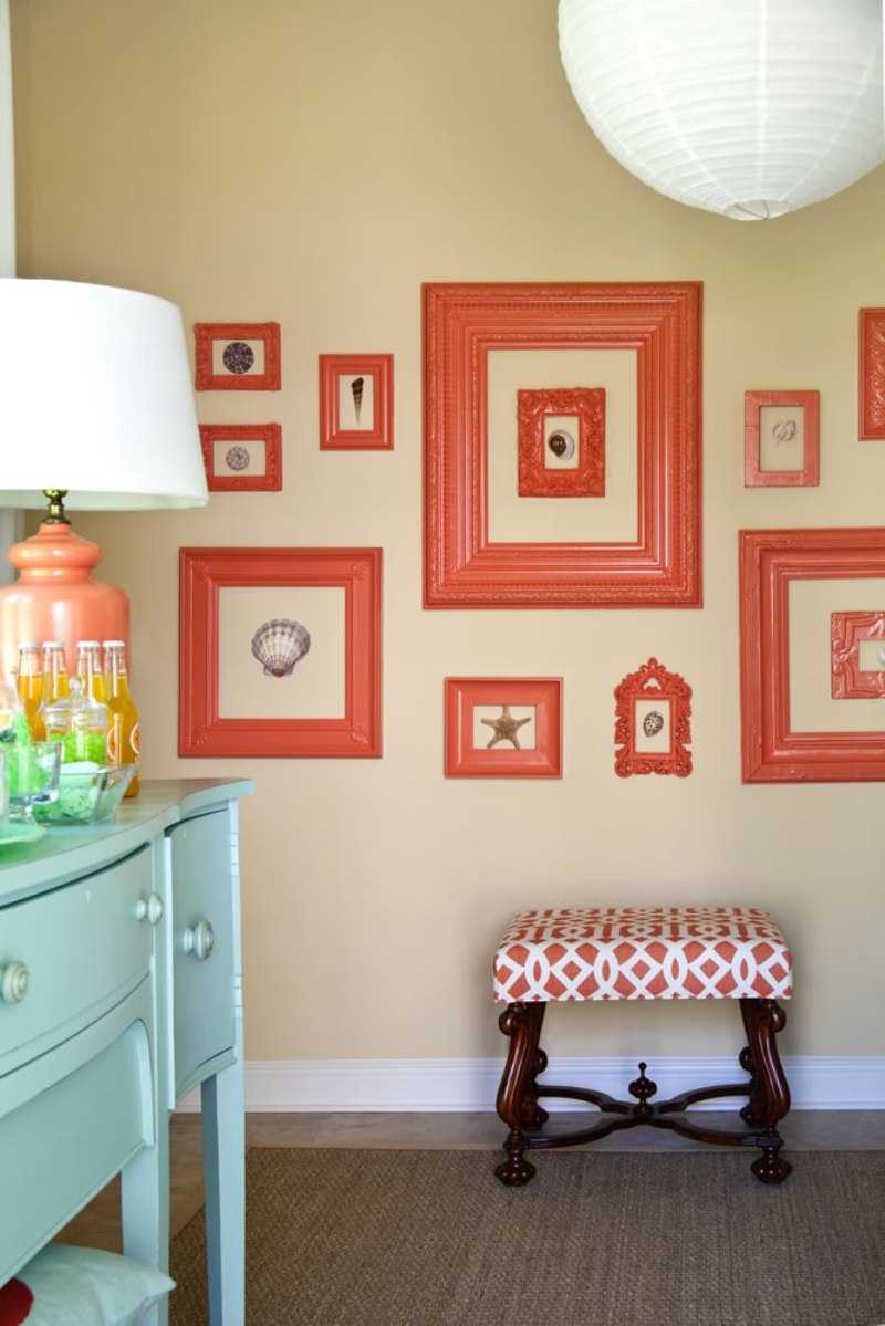 tamsiai oranžinis kambario dekoro derinys su kitomis spalvomis