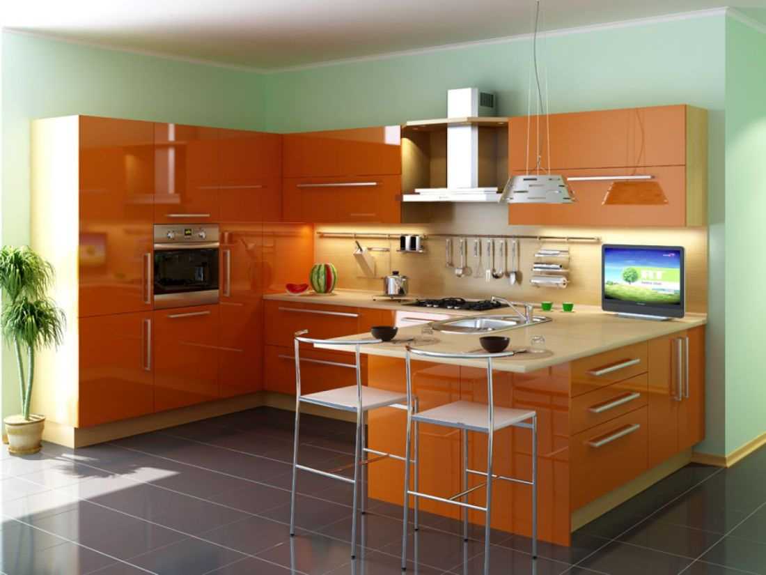 gaiši oranžas krāsas kombinācija dzīvokļa dekorā ar citām krāsām