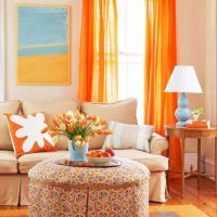 kombinace tmavě oranžové barvy v interiéru místnosti s dalšími barvami fotografie