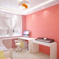 مزيج من اللون الوردي الغامق في المناطق الداخلية للغرفة مع صور الألوان الأخرى