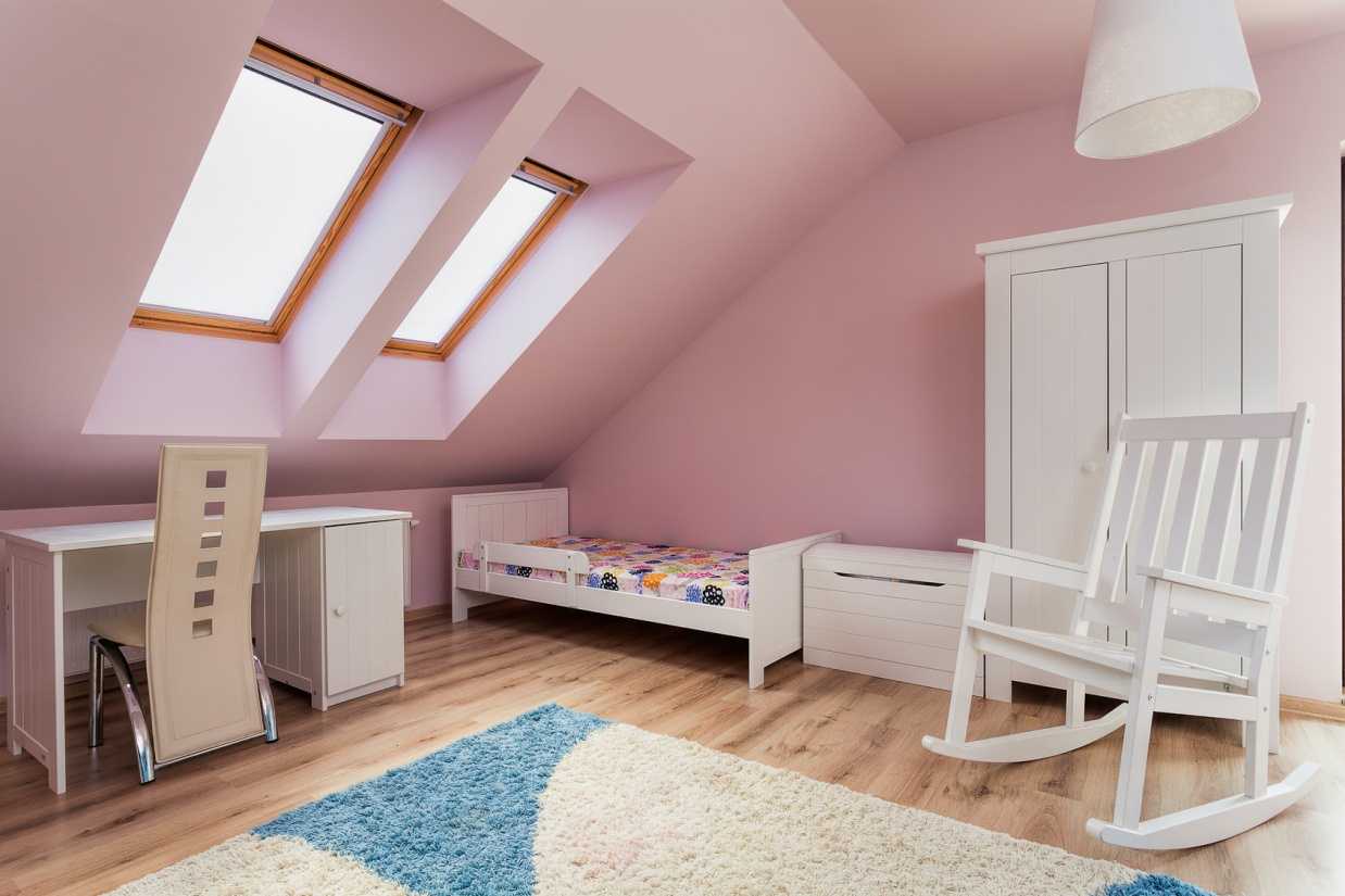 tumši rozā istabas stila kombinācija ar citām krāsām