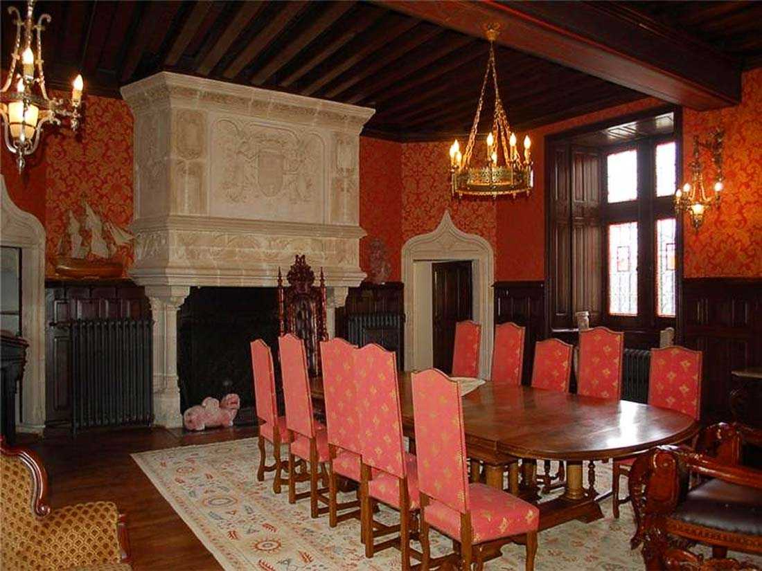 neparasta istabas fasāde gotikas stilā