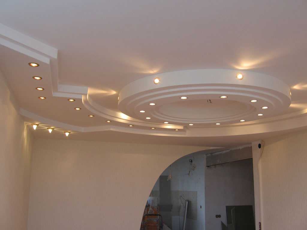 klassieke plafonddecoratie met extra licht