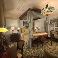 neobvyklý styl ložnice ve viktoriánském stylu obrázku