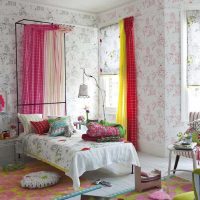 dormitor cu design neobișnuit în imagine în stil primăvară