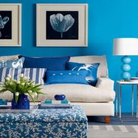 oriģināls dzīvokļa interjers zilā krāsā