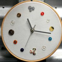 Myšlenka originální dekorace nástěnných hodin vlastními rukama