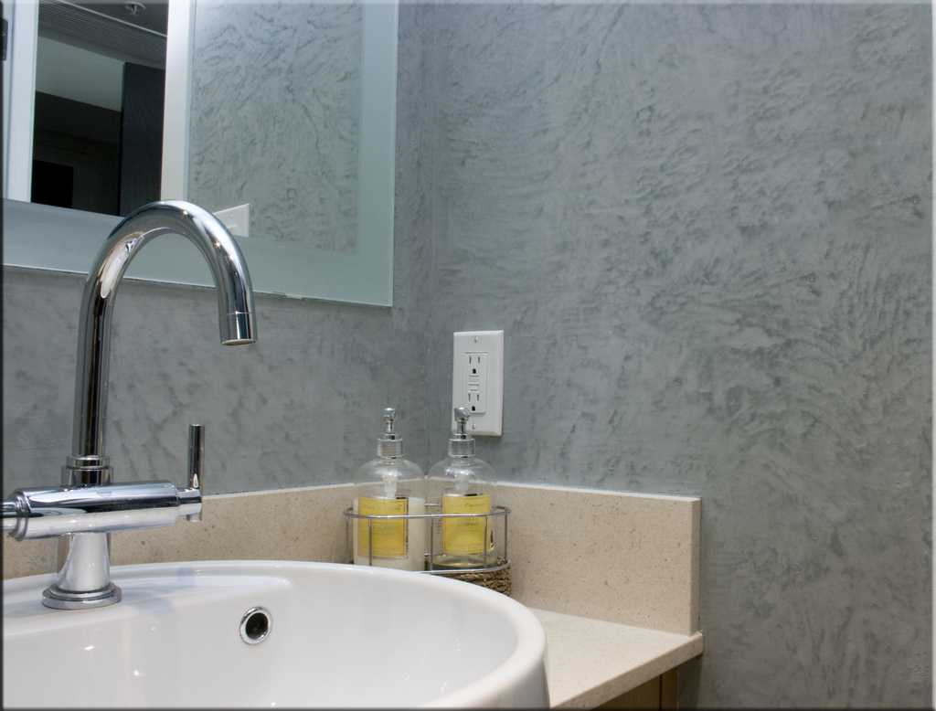 idea plaster hiasan cerah dalam reka bentuk bilik mandi