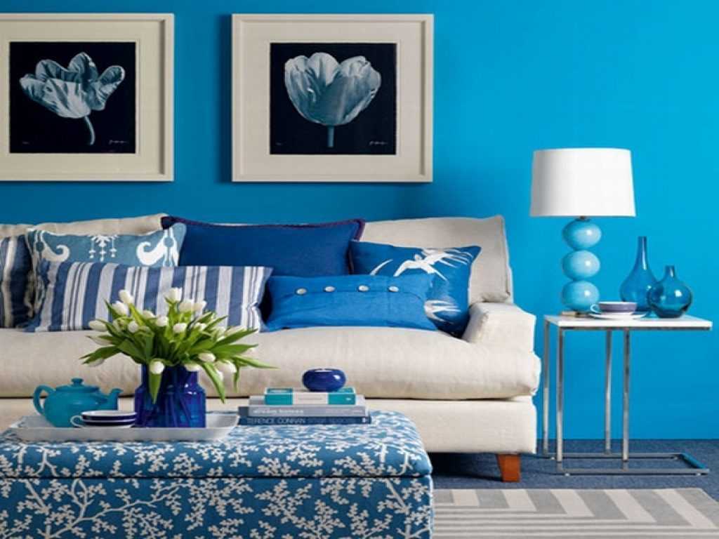 světlý dekor obývacího pokoje v modrém