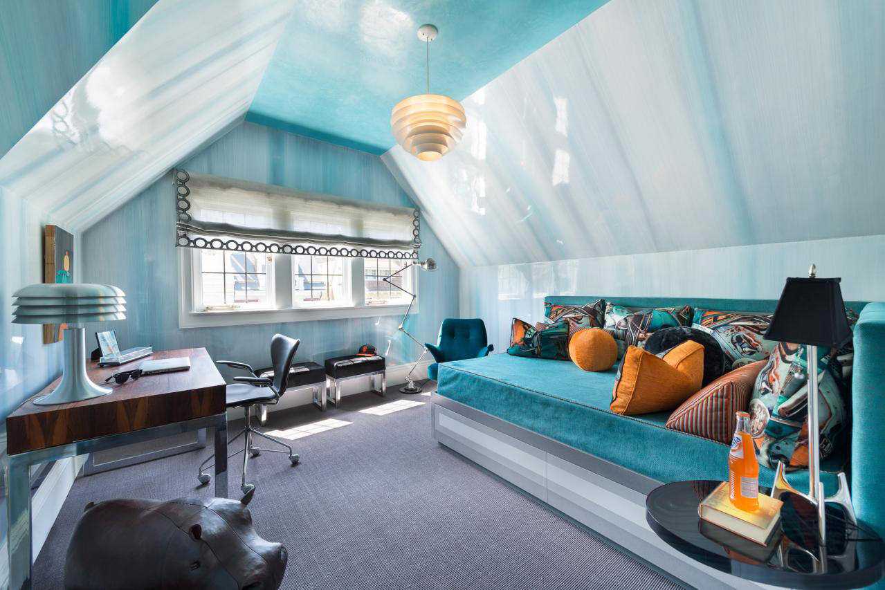 oriģināls guļamistabas dizains zilā krāsā