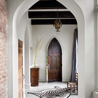 красив дизайн на спалня в готически стил снимка