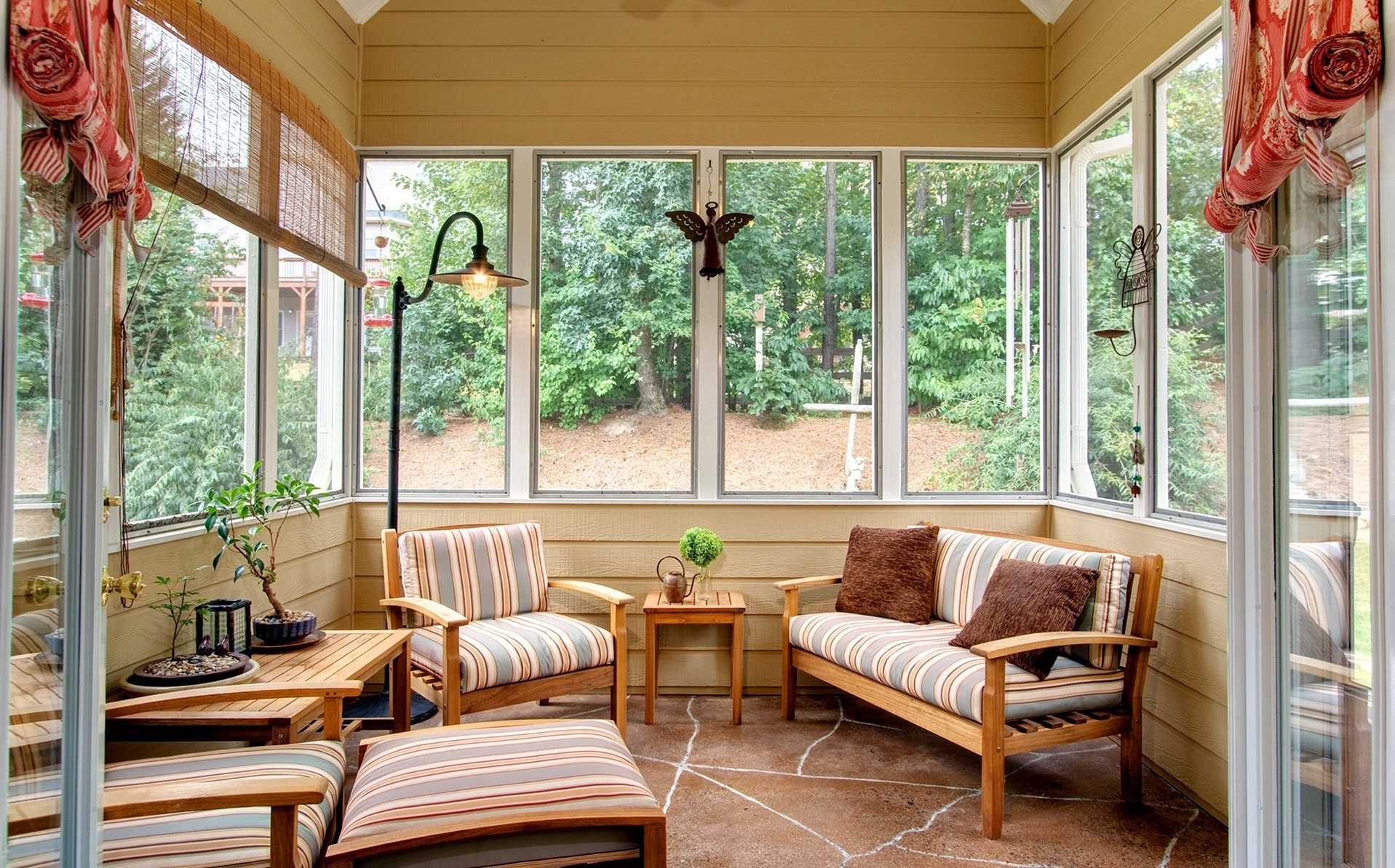 varianta neobvyklého designu verandy v domě
