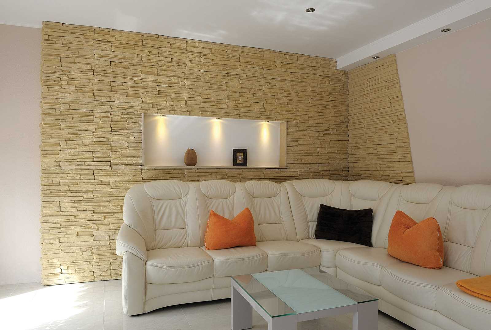 oriģinālā dekoratīvā akmens versija istabas stilā