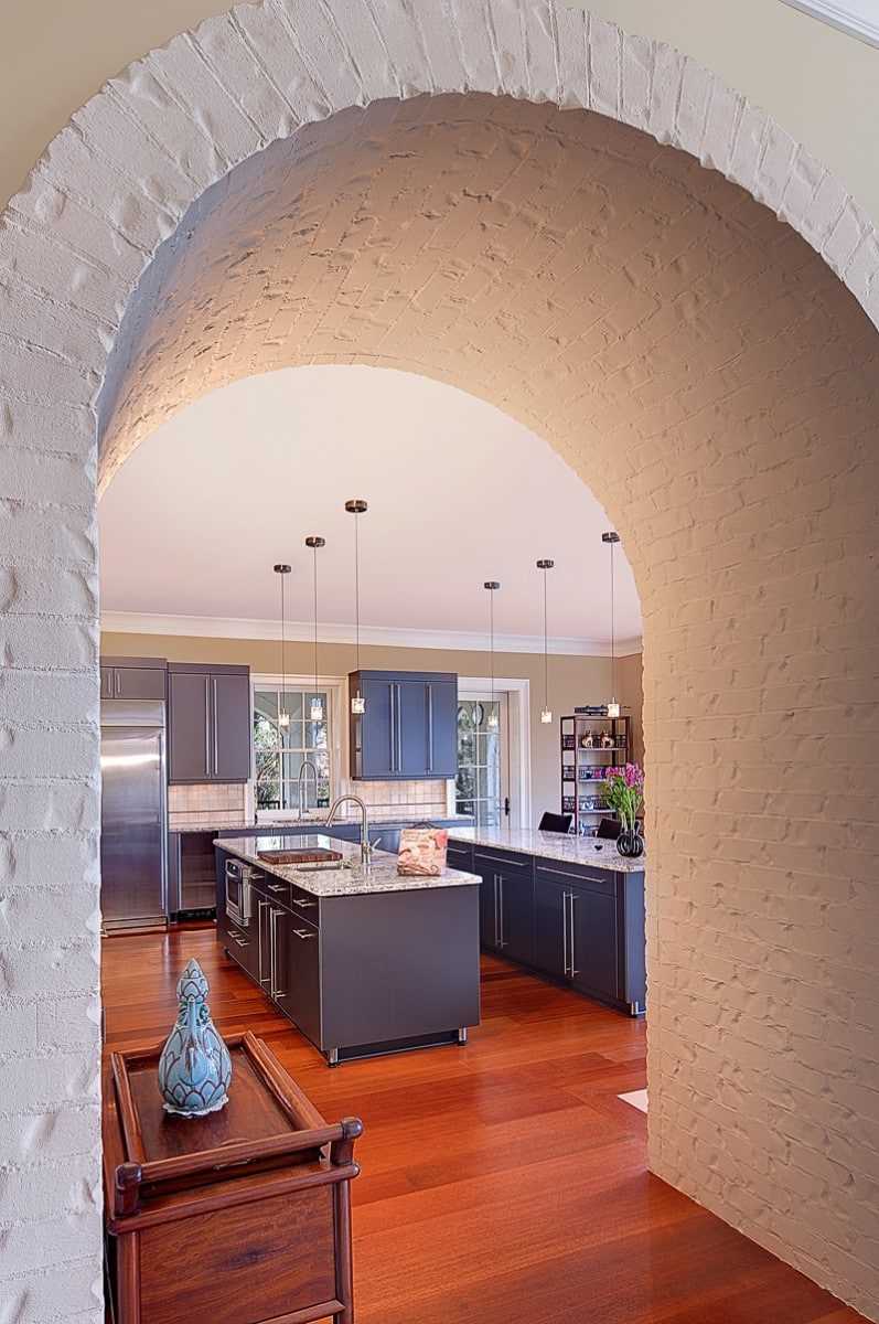 the idea of ​​the original design of the kitchen with an arch