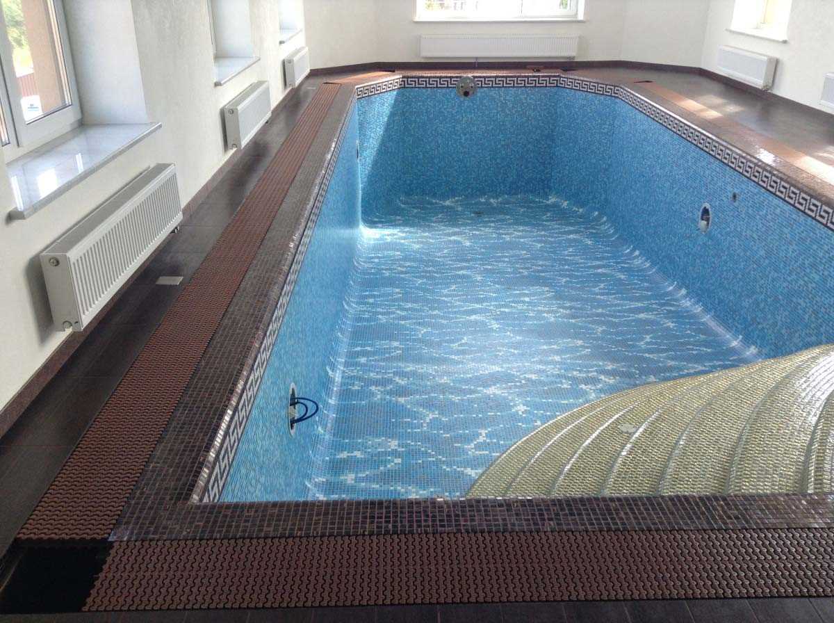 variant van een mooie stijl van een klein zwembad