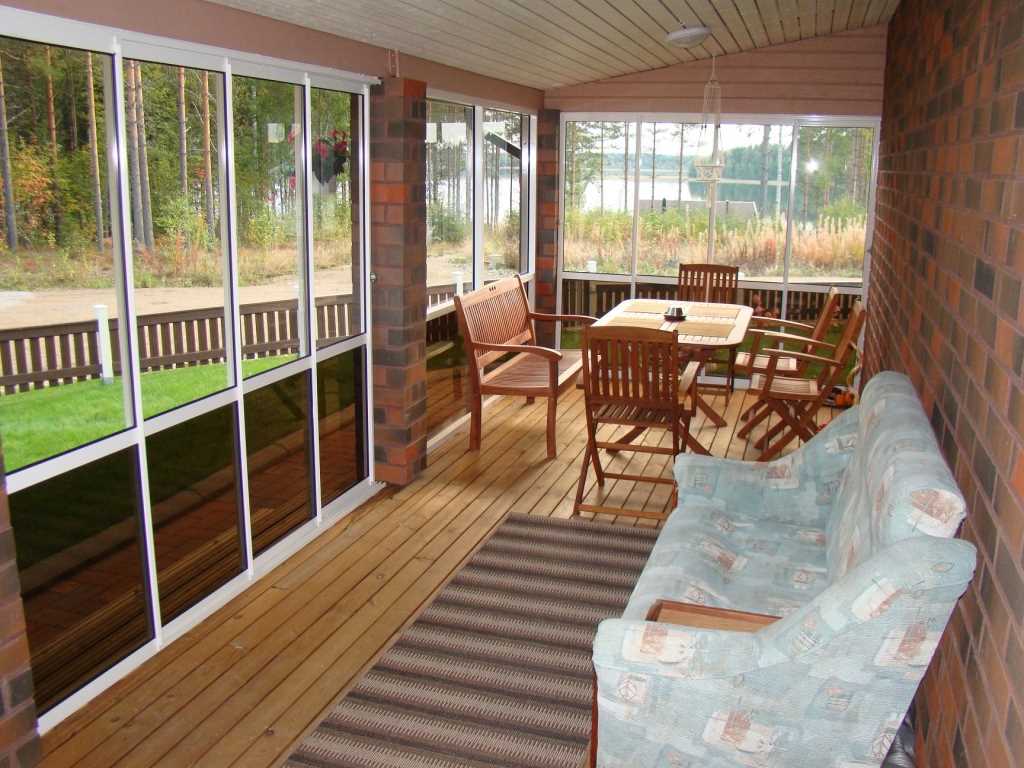 varianta krásného stylu verandy v domě