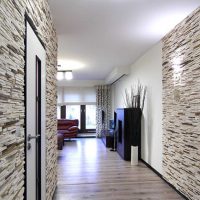 ideja par skaistu dekoratīvo akmeni istabas interjerā