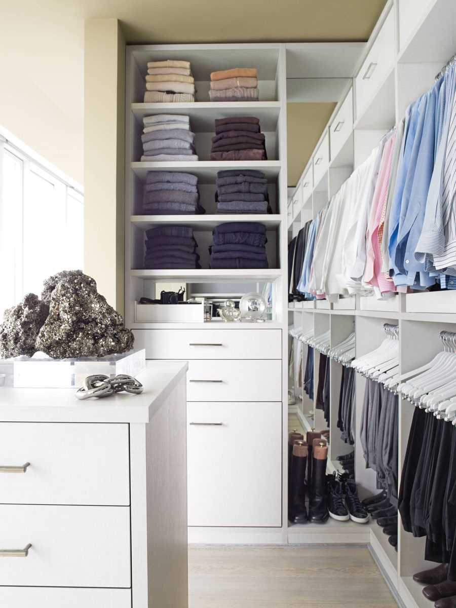 идеята за красив интериор на гардеробната стая