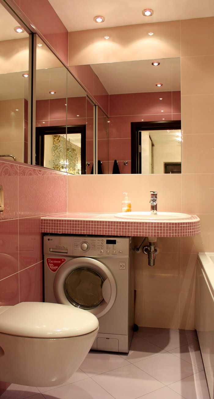 šviesaus vonios kambario dizaino idėja - 2,5 kv.m.