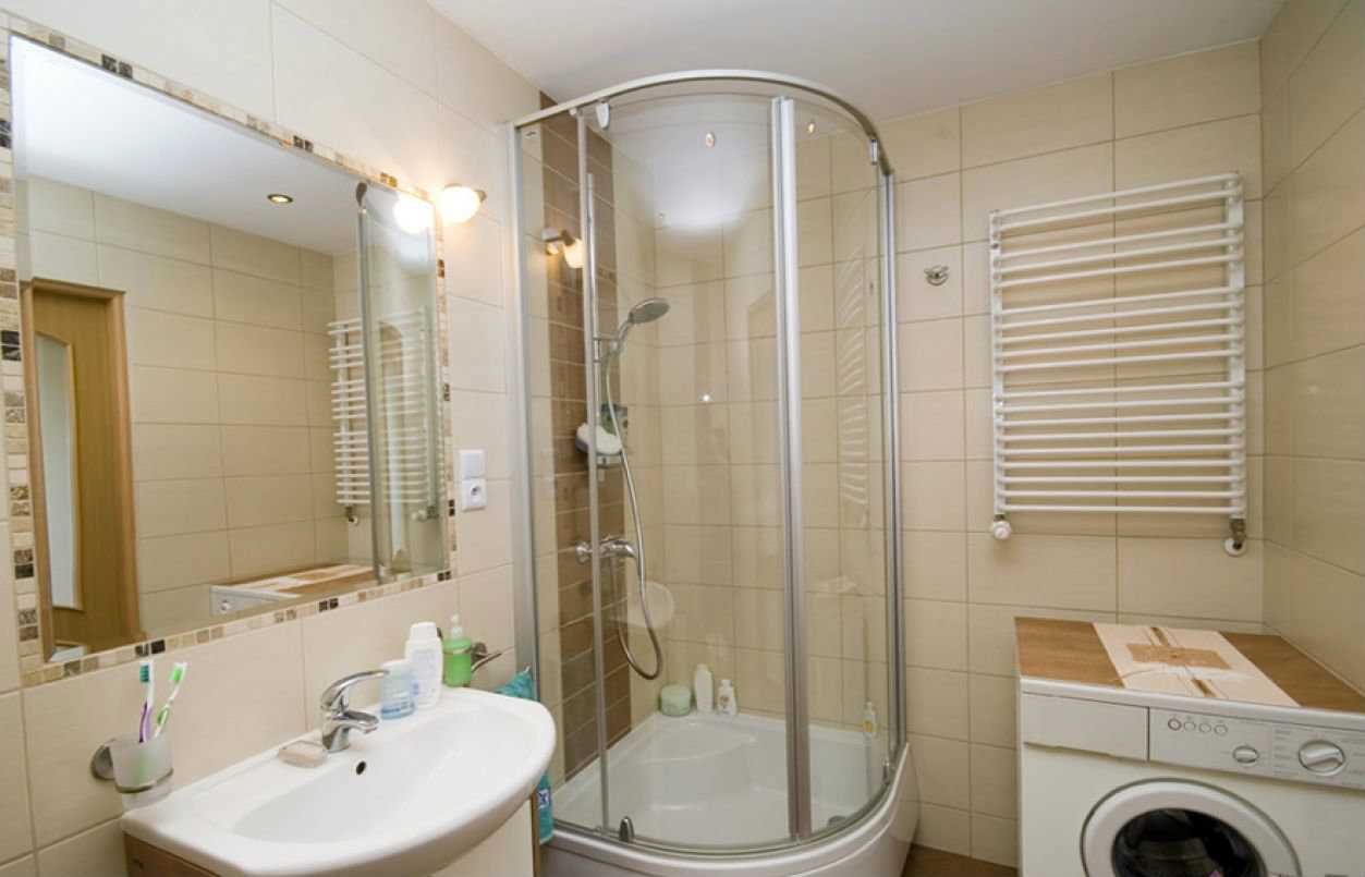 gražaus vonios kambario dizaino versija, 2,5 kv.m