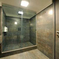 inačica modernog interijera kupaonice 2017 slika