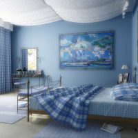 interesantas zilas krāsas pielietojums istabas attēla stilā