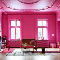 carcasă de culoare roz într-o imagine ușoară de decor pentru cameră