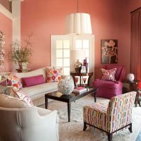 تطبيق الوردي في صورة تصميم غرفة مشرقة