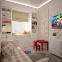 varianta světlého interiéru dětského pokoje pro dívku 12 m2. foto