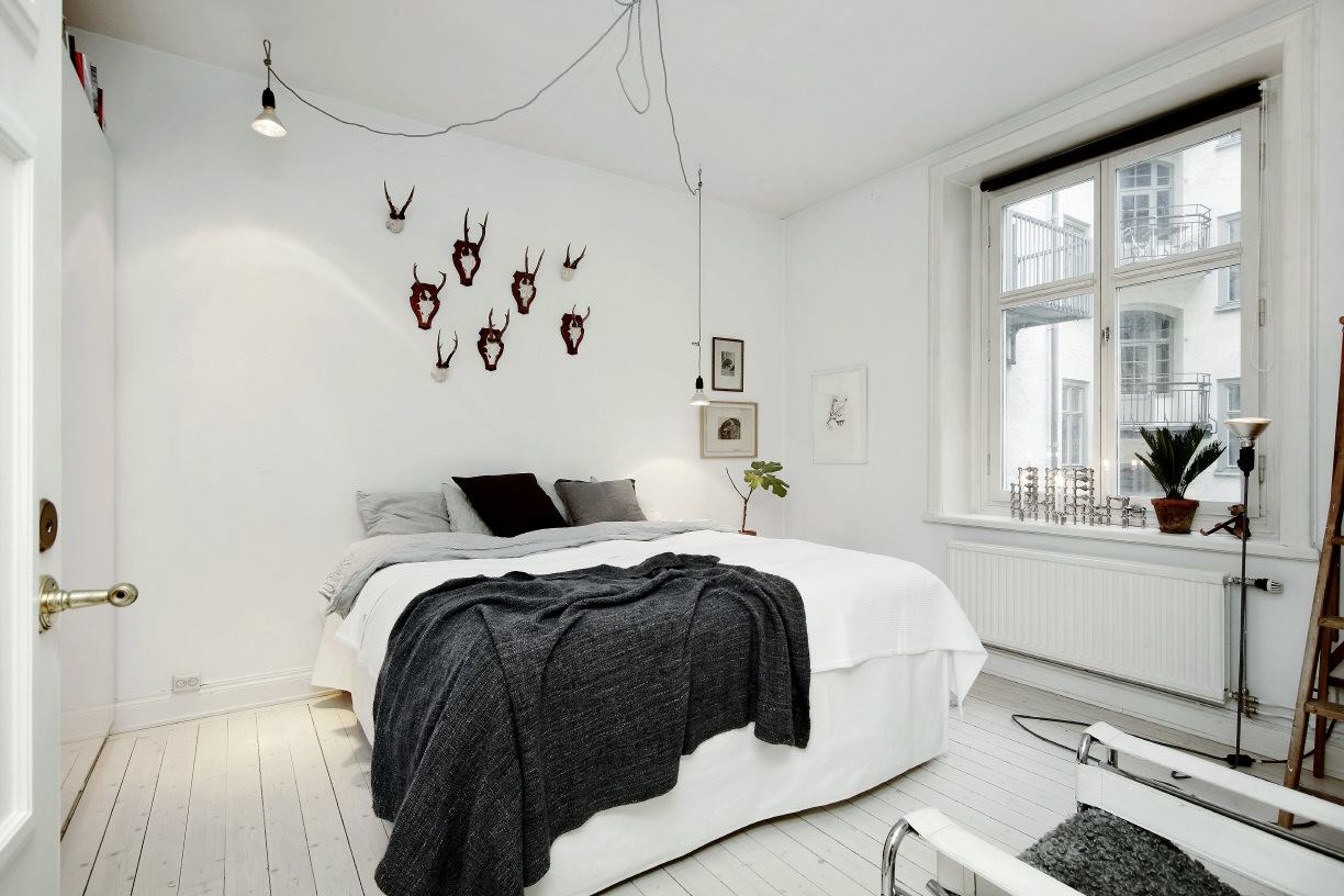 Ryškus skandinaviško stiliaus kambario dekoras