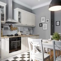 Un exemplu de fotografie luminoasă de design de bucătărie de 8 mp