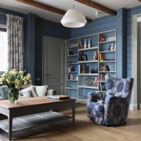 skaistas krāsu kombinācijas variants moderna dzīvokļa attēla interjerā
