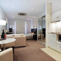 opțiune de design luminos pentru o imagine de apartament cu două camere
