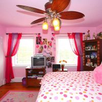 pilihan warna merah jambu dalam gambar dekorasi apartmen yang indah