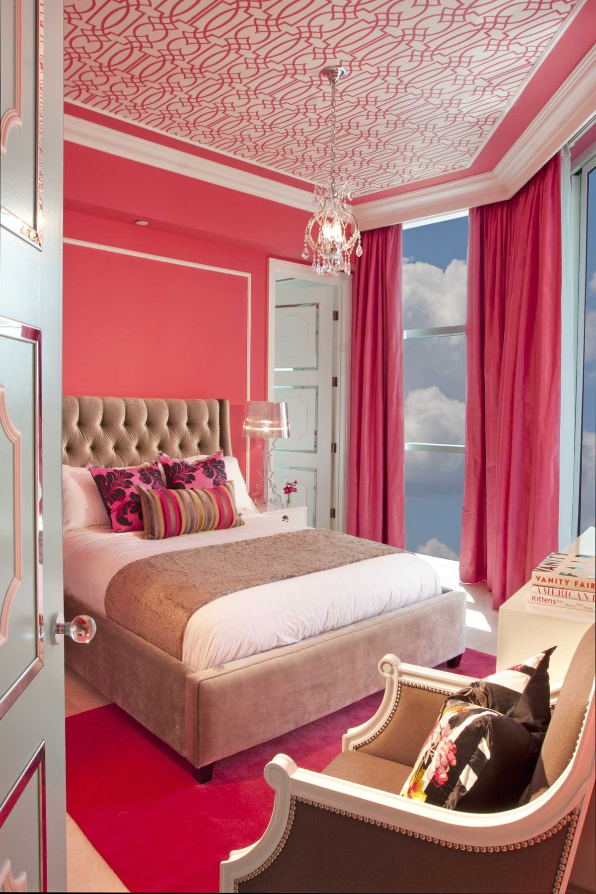 ideea de a folosi roz într-un interior frumos al camerei