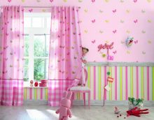 rozā krāsas izmantošanas piemērs skaista dzīvokļa interjera fotoattēlā