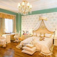 krievu stila izmantošanas piemērs skaista dzīvokļa dekoru fotoattēlā