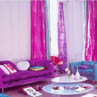 Příklad použití růžového na světlé fotografii designu bytu