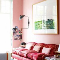 идеята за използване на розово в красива картина за декор на апартамент