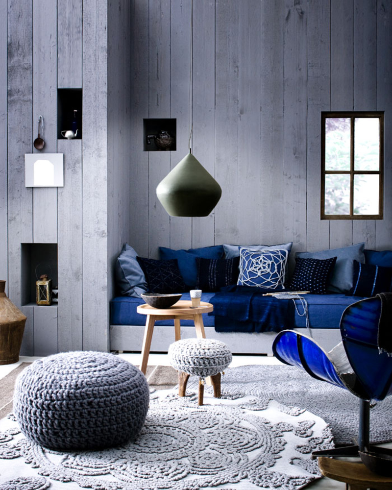 myšlenka použití zajímavé modré barvy ve stylu bytu