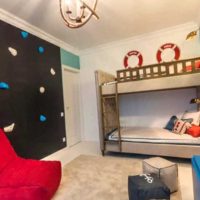 neįprasto stiliaus dviejų kambarių vaikų kambario versija