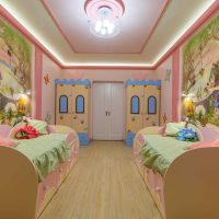 idea of ​​a light nursery decor for two girls picture