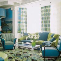 interesantas zilas krāsas pielietojums foto istabas stilā
