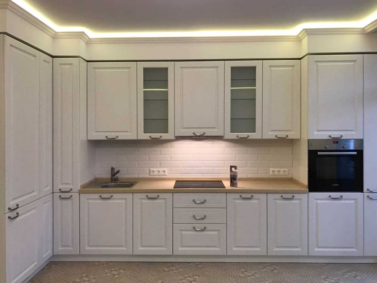 idėja naudoti šviesų virtuvės stilių