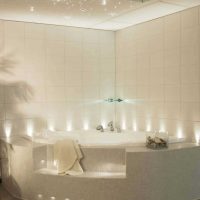 iespēja pielietot gaismas dizainu skaista dzīvokļa interjera attēlā