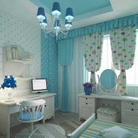 myšlenka použití zajímavé modré barvy ve stylu obrázku domu