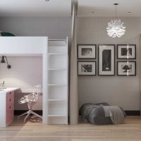 šviesaus kambario dizaino versija skandinaviško stiliaus nuotraukoje