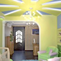 opțiune de design luminos pentru o cameră cu fotografii mici