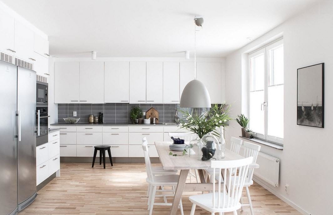 valgomojo virtuvės dizainas baltas su pilka