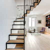 تصميم الدرج في الصورة الداخلية للمنزل